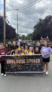 Thank you, @klahayadays.snoho, for having us at the parade last Saturday, and to everyone who came to support us! It was a blast; see you next year!
#danceteam #performanceteam #performancechoir #arpeggioperformancechoir #parade